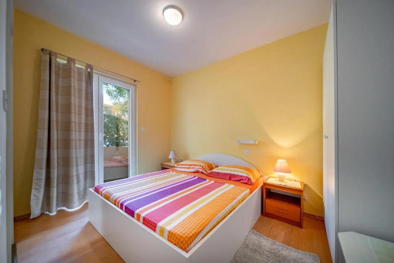 Apartmani Milena Barbat na Rabu 0*,